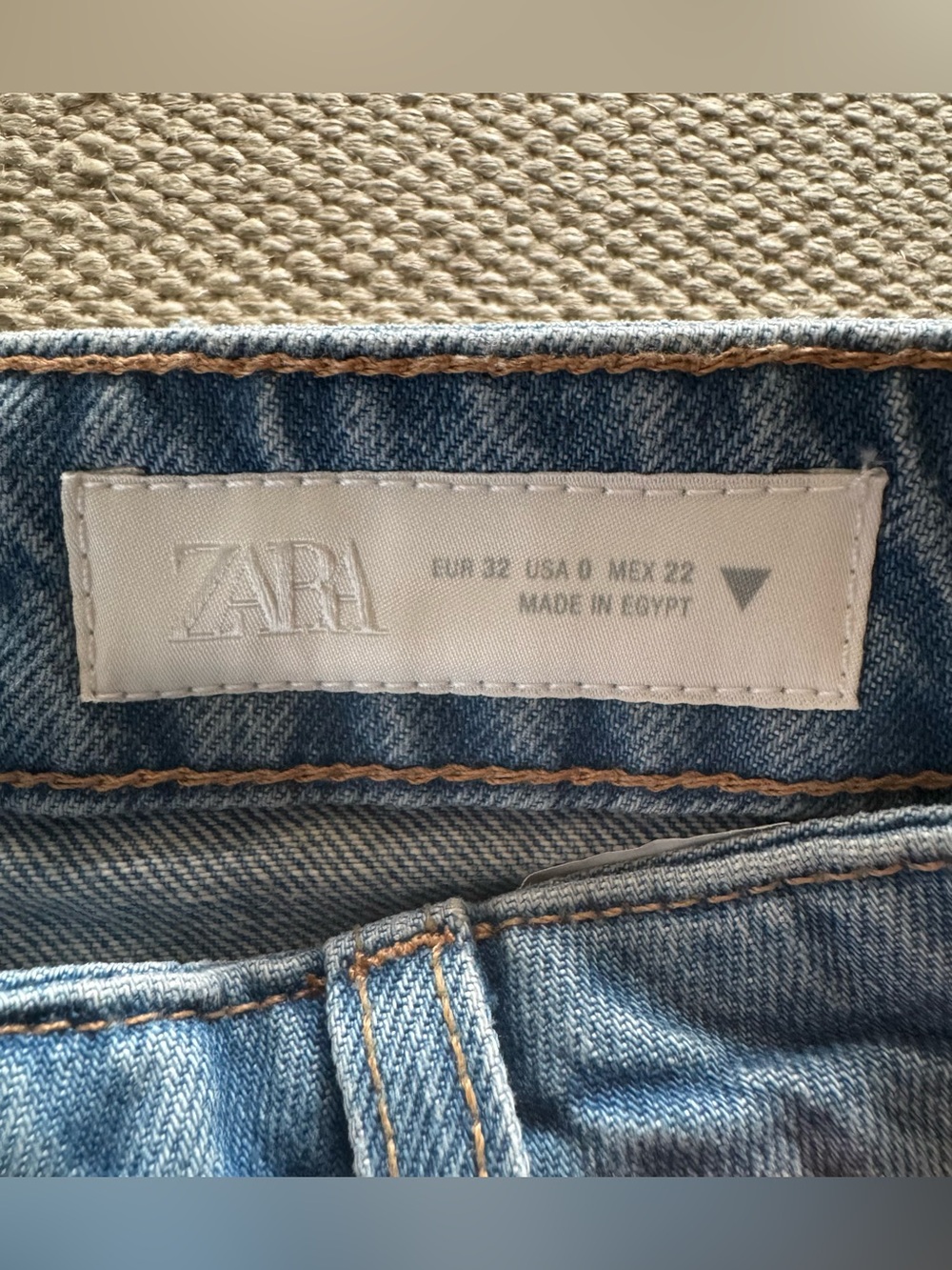 Zara blue high rise straight leg distressed button fly jeans women’s size 0 NWT - Picture 4 of 6
